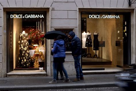 Dolce and Gabbana unveils Muslim couture .